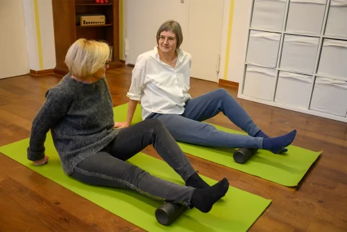 Faszienrollmassage Übung nach Liebscher & Bracht Faszienrollmassage Übung nach Liebscher & Bracht